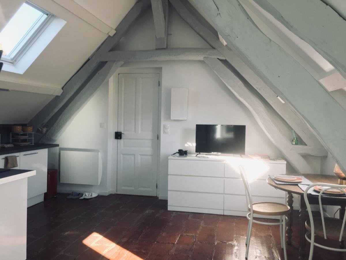 TONNERRE grand studio de charme au coeur de la ville Extérieur photo